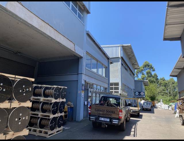 353M² MINI FACTORY TO LET IN HILLCREST CENTRAL
